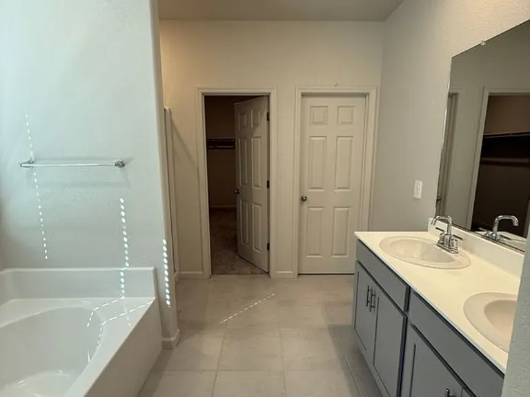 1723 Skagway Ave — Photo 6