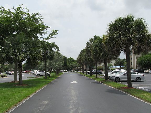 Exterior Neighborhood (street photo)