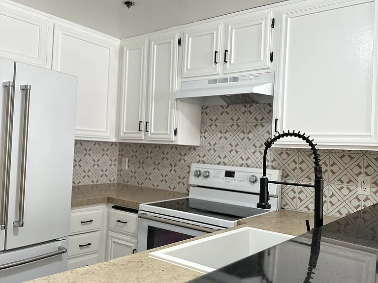 720 W 4th St #409 — Photo 7