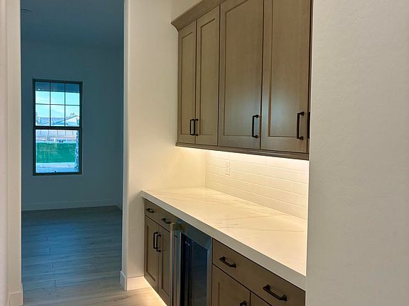 4th image of 1163 E PALM BEACH Drive