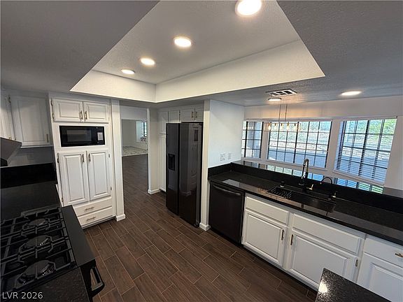 3rd image of 245 N Cimarron Rd