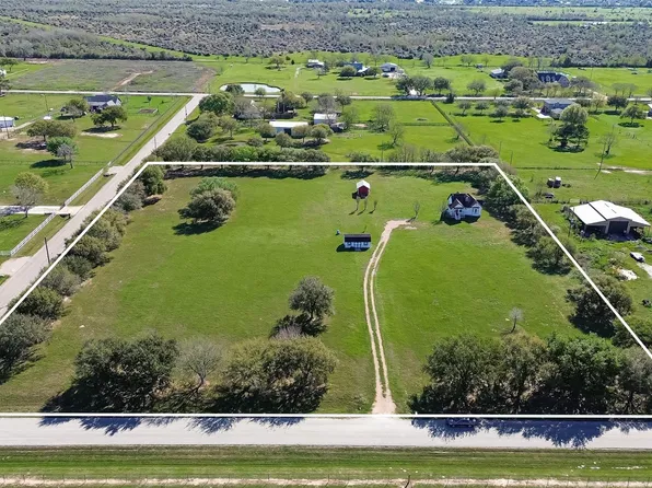 6607 S Mallard Dr, Fulshear, TX 77441