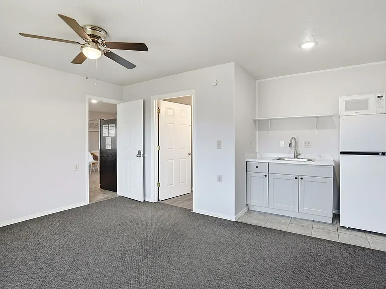 9529 E Mission Ave — Photo 7