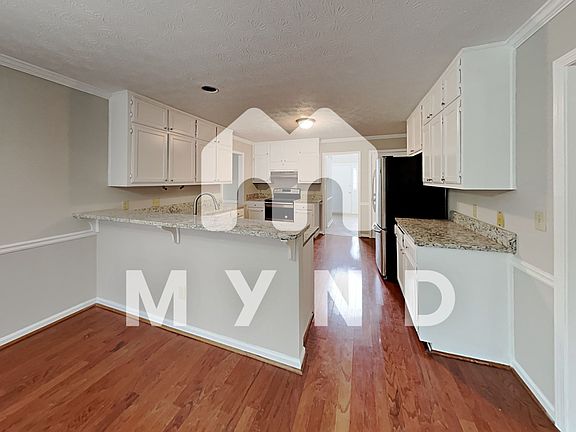 4th image of 2925 Riverbend Dr