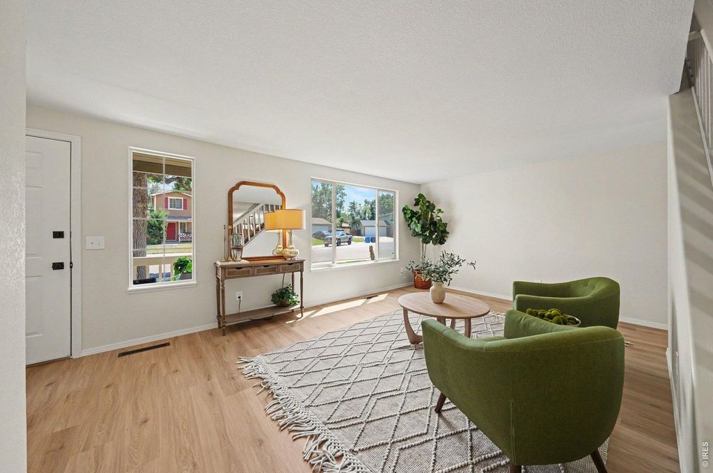 1904 Enfield Ct