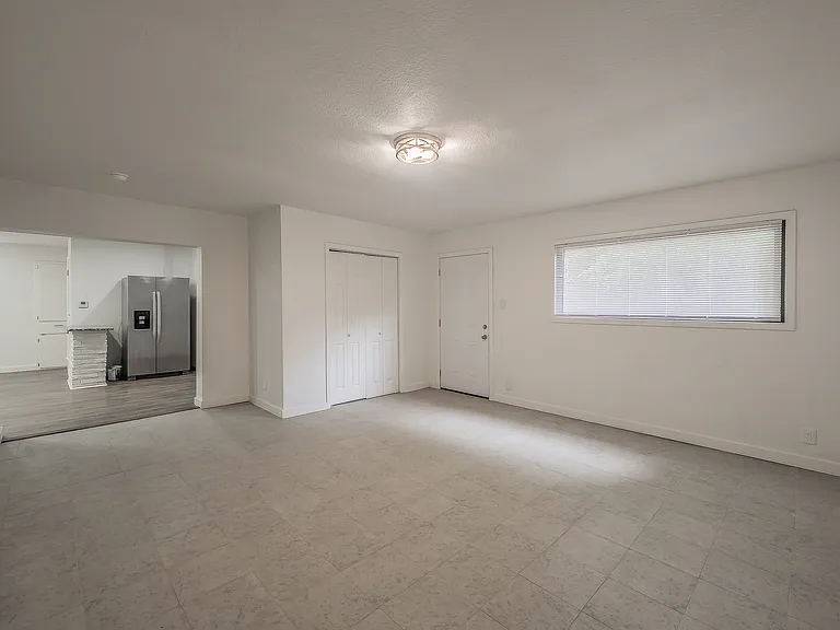 Glenhaven Dr — Photo 39