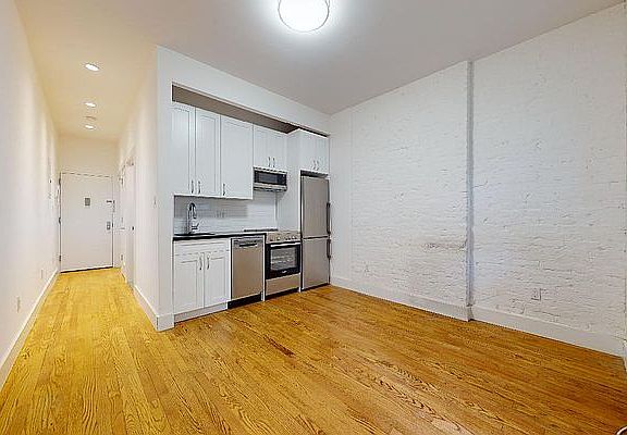 4th image of 240 W 10th St #1G