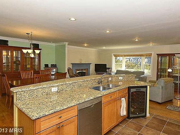 4th image of 3626 Camelot Dr