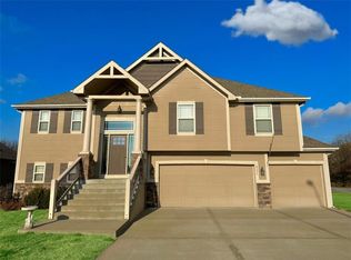 8204 NW 74th St, Kansas City, MO 64152