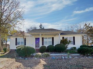 956 Braxton Dr, Concord, NC 28025