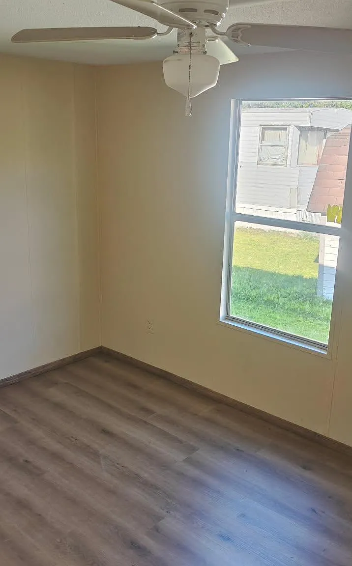 3 bed, 950 sqft, $950 — Photo 4