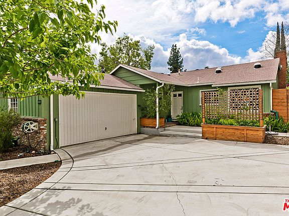 2nd image of 21412 Providencia St