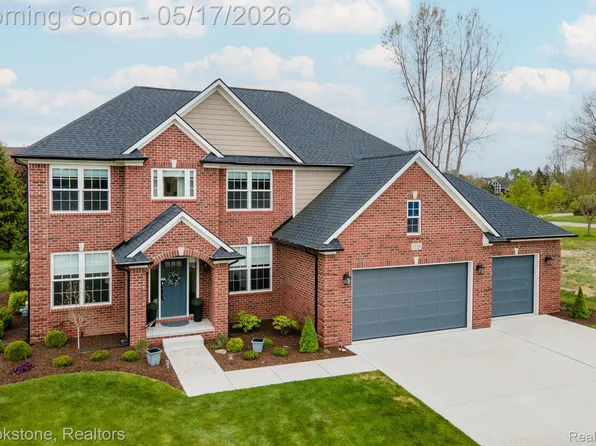 1728 John Paul Ct, Oxford, MI 48371