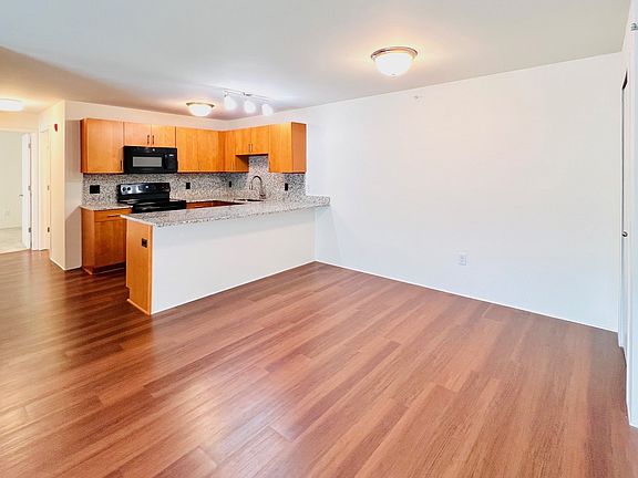 Large Overflow Dining Room Area!