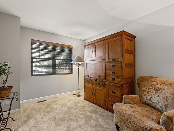 3rd image of 3866 N Milwaukee Ct