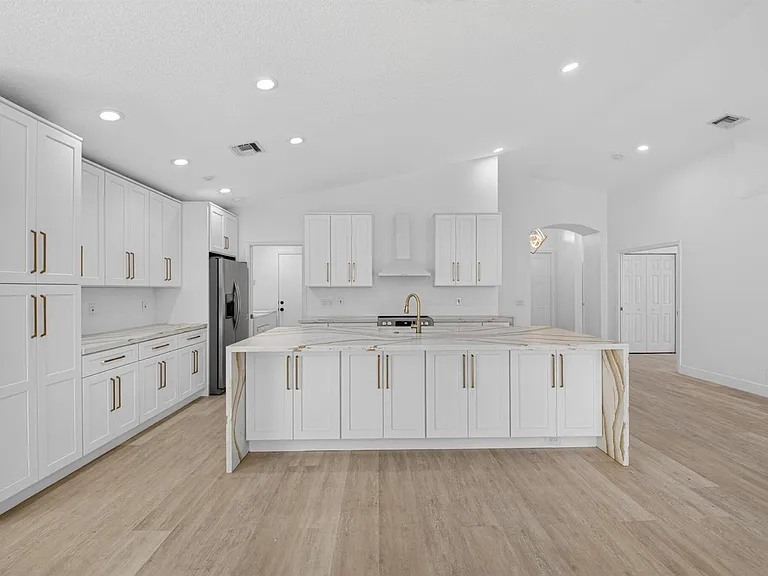 11728 Dove Hollow Ave — Photo 10