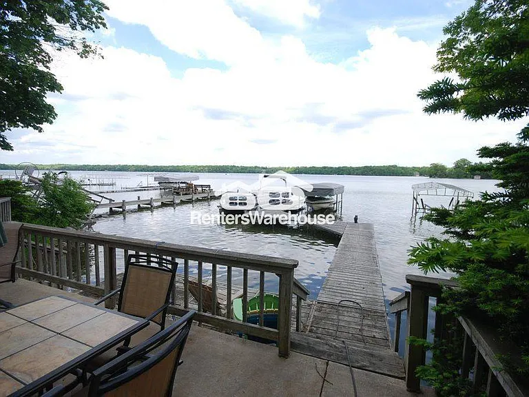 2310 N Lake Dr — Photo 7