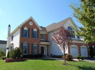 25811 Donegal Dr, Chantilly, VA 20152