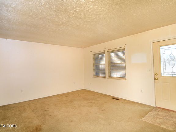 5th image of 1411 Windsor Dr