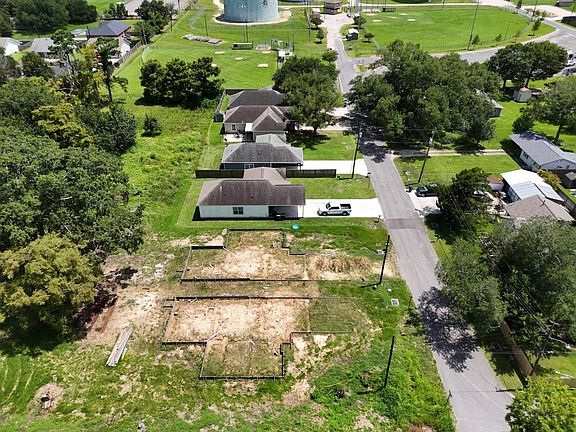 3rd image of 4201 Alma Ln