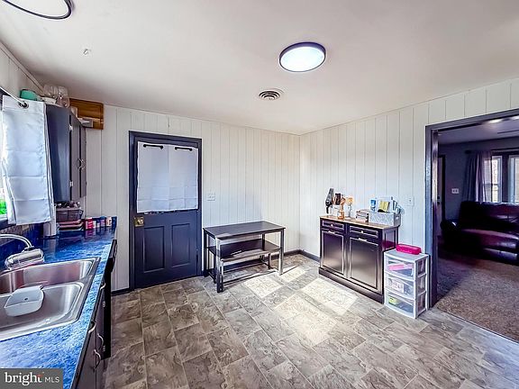 5th image of 3136 Lincoln Way E #E