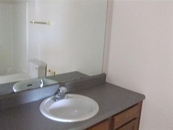 5th image of 1037 N Hutchinson Ave