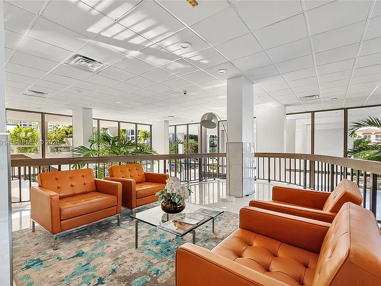 336 N Birch Rd #PENTHOUSE — Photo 43
