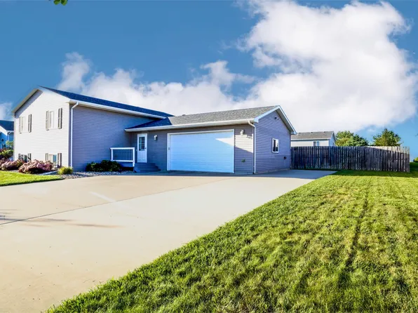 1106 Ash Ln, Aberdeen, SD 57401