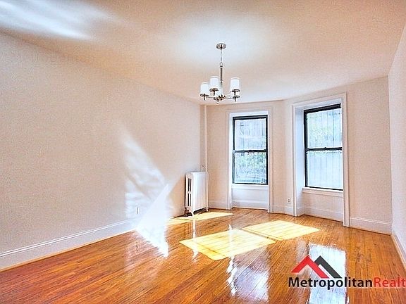 2nd image of 529 5th St APT 1R