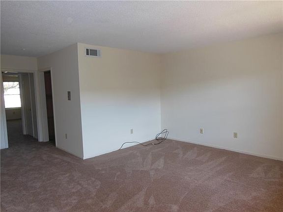 5th image of 2708 Whitney Pl APT 810