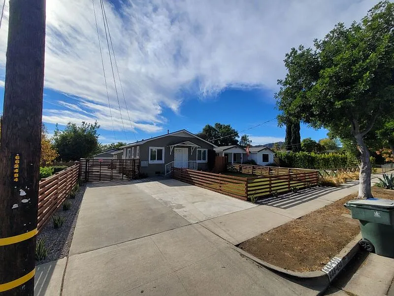 3 bed, 2.0 bath, $4,950 — Photo 2