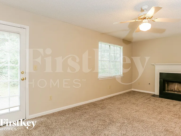 993 Cherry Laurel Dr — Photo 2