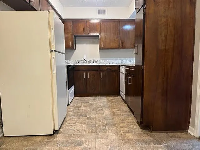 Tiblow Village Apartments — Photo 21