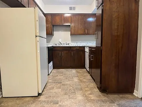 Floor plan 2 Bedroom with Deck