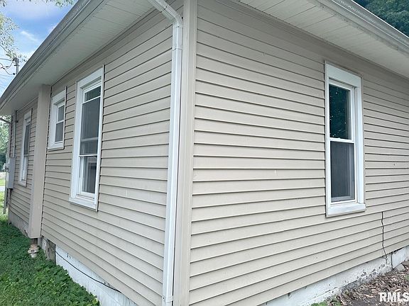 4th image of 513 Burkett St
