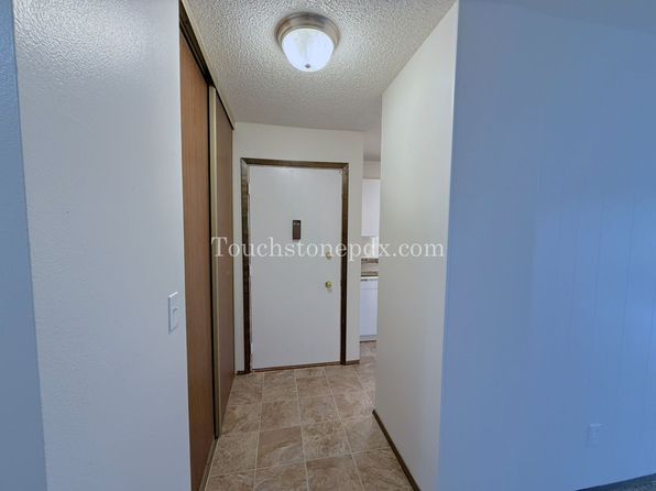 5808 SE Milwaukie Ave APT 6