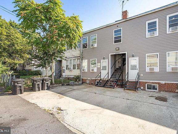 4th image of 4020 8th St NE