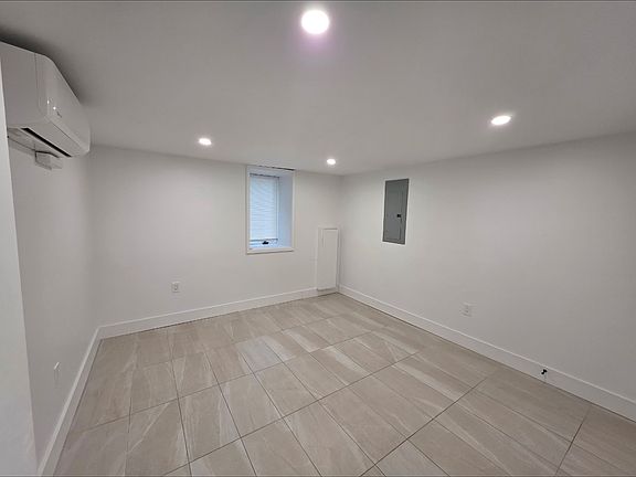 3rd image of 2600 Carmel Ave #1A