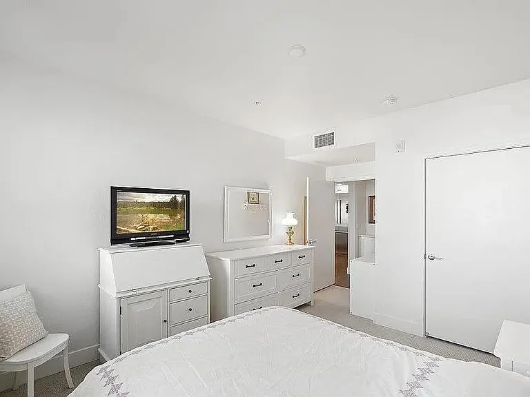 657 Walnut St #411 — Photo 5