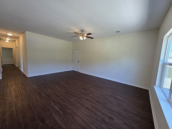 3rd image of 210 Gavin Dr