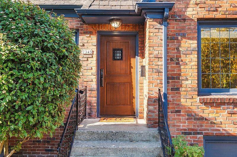 3rd image of 7345 18th Avenue NE
