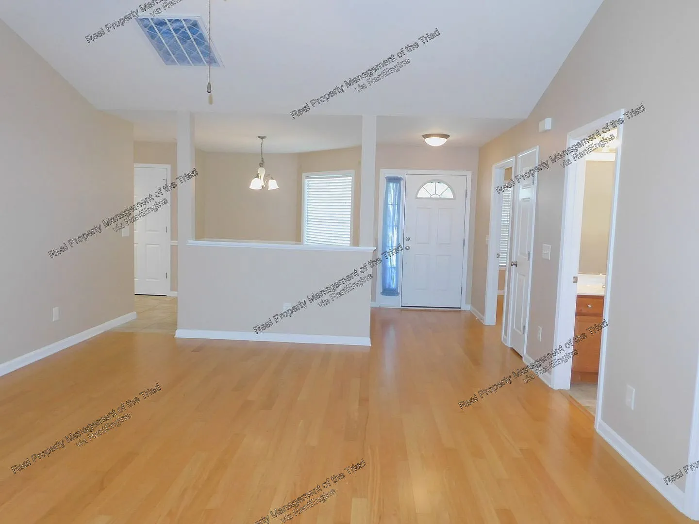 3 bed, 2.0 bath, 1274 sqft, $1,895 — Photo 2