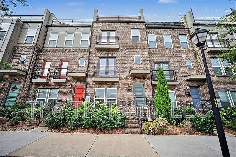 2712 Grand Union Way