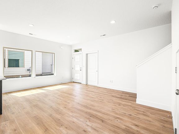 5th image of 1097 S Underwood Pl