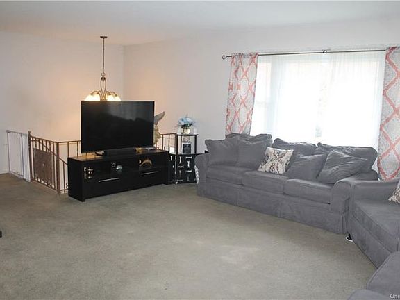 4th image of 3 Bristol Ct