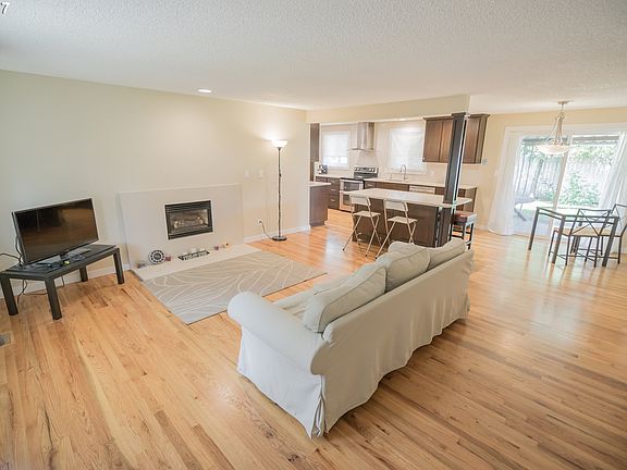 5th image of 1114 SE 140th Ave