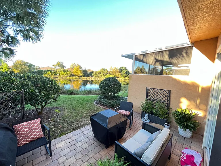 675 SW Glen Crest Way — Photo 4