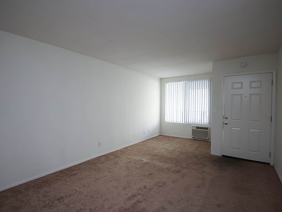 4th image of 252 S Mentor Ave APT 12