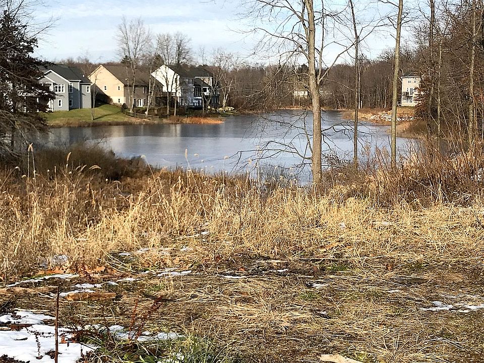2nd image of Crow's Nest Cir