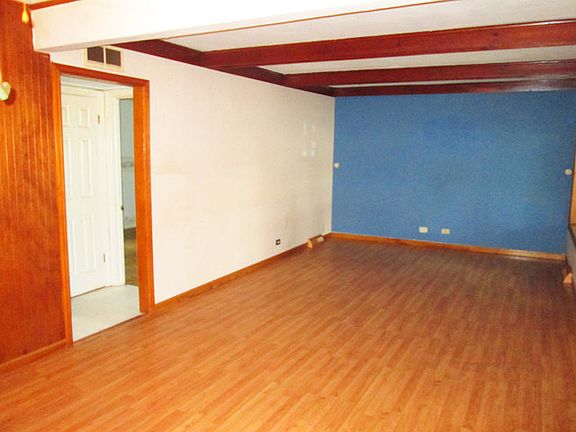 3rd image of 911 N Prater Ave